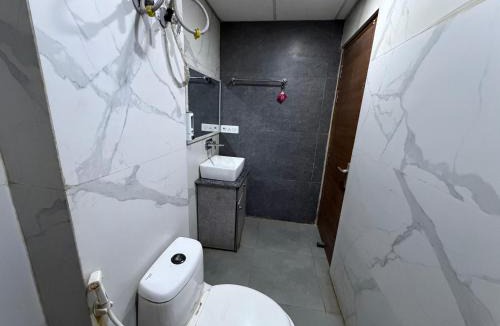 Noida Bed & Breakfast | Meera Eternity Couple Friendly By RESTIN
