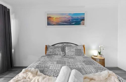 Werrington House | Modern 3BR Free parking Patio