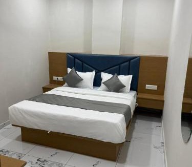 Ellis Bridge Hotel | Hotel Prayan In