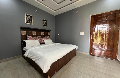 Greater Noida Apartment | Book N Go HomeStay - Greater Noida