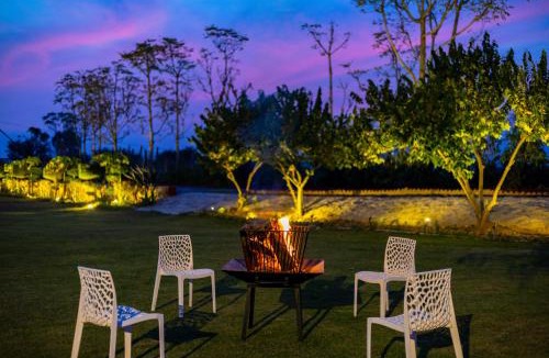 Village Hokra Villa | Alaya Stays Krishna Serenity Villa Pet-friendly 7-BHK Farmhouse with Pool, Gazebo and Garden