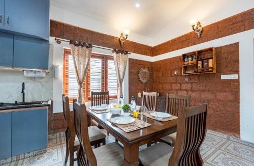 Doddaballapur Villa | Courtyard Banyan Rustic 2 BHK villa with pool, gazebo By ELIVAAS Signature