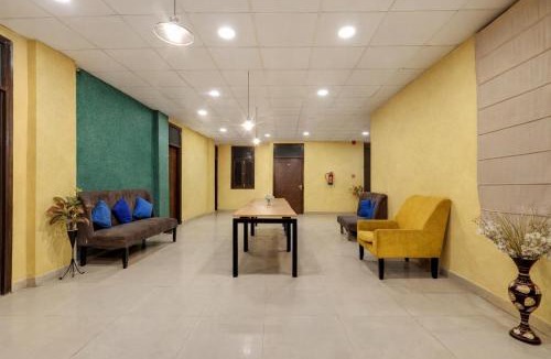 Sainik Farm Hotel | Hotel O A Square Residency 2