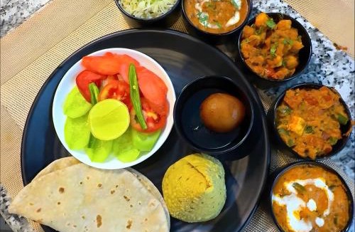 Vrindavan Hotel | Cosmos Shri Vrinda Inn