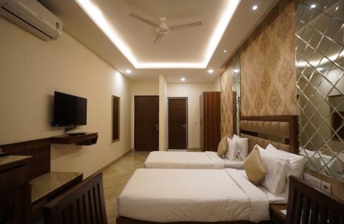 DLF City Hotel | Royal Residence Premier - Cyber Hub