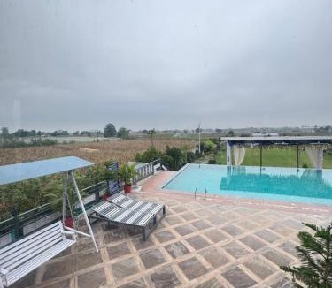 Bhopal House | Infinity farm and garden