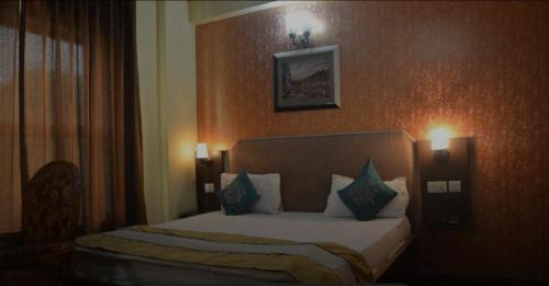 Kaushambi Hotel | Hotel samrat