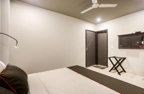 Baraula Hotel | Super Collection O Le Noida Hotel Near Sector 76 Metro Station