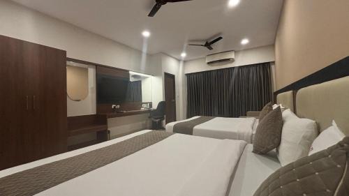 Gandhi Nagar Hostel | Hotel Kalyan Suites