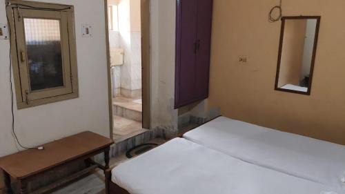 Mau Hotel | Hotel Vijaya
