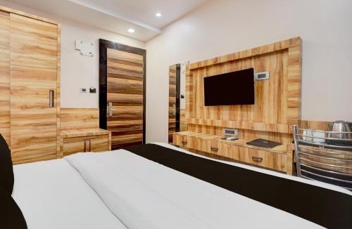 Kalyanpur Hotel | Super OYO Townhouse Oak CSJMU Kanpur Formerly Shree Dev Villa