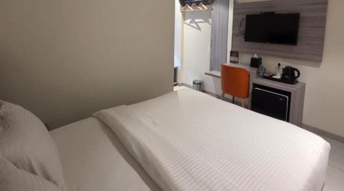 Sayajiganj Hotel | HOTEL SERA, Vadodara