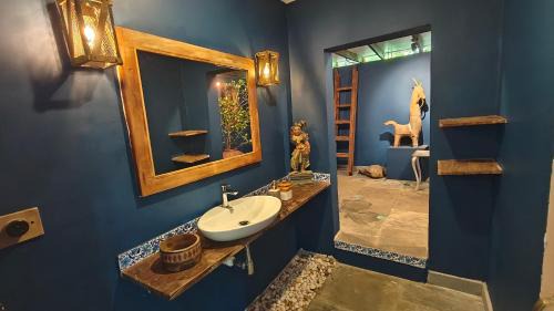 Nedumudy Bed & Breakfast | Sunsets and Palm Trees