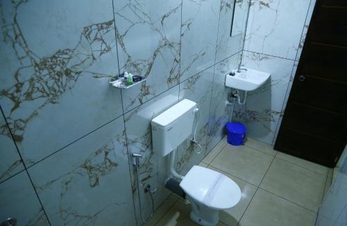Alwaye House | Oxxon Airport Hotel
