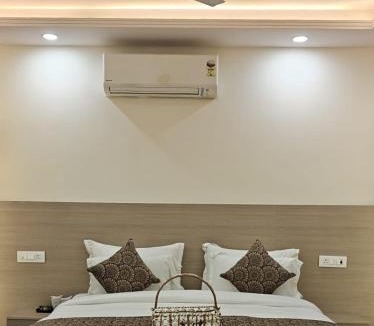 East of Kailash Hotel | Hotel Ivaan Homes opposite to Iskcon Temple East of Kailash New Delhi