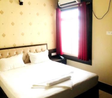 Siwan Hotel | The Metropol Hotel Siwan Full AC OR NON AC ROOM