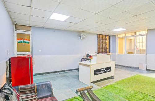 Baraula Hotel | Townhouse Zodiac Near Botanic Garden of Indian Republic