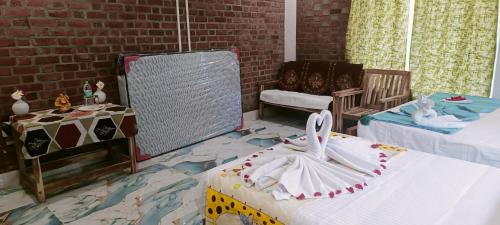 Courtallam Hotel | Five Falls RAMANA VILLA