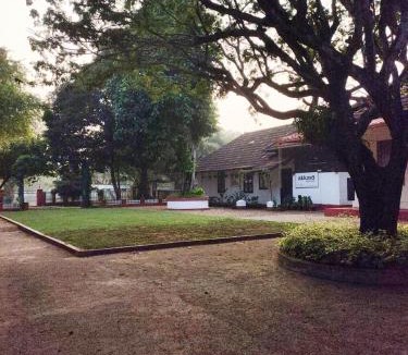 Perumbaikad House | Akkara Homestay