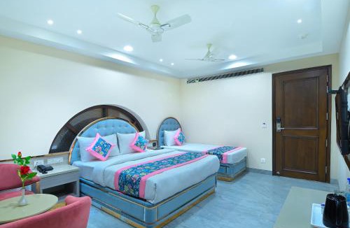 Paharganj Hotel | Hotel Sapphire House - 3 Mins Walk from Metro and 5 Mins from New Delhi Railway Station