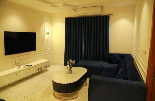 Palayam Apartment | The Sapphire Suite