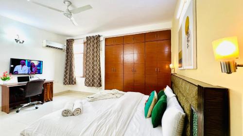 Lajpat Nagar Apartment | Bluo Classic 1BHK - Defence Colony Mkt