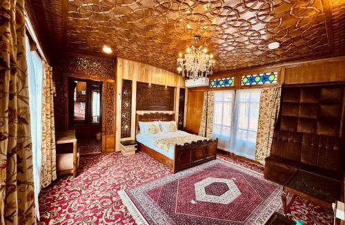 Nagin Bagh Hotel | New Jacquline Heritage Houseboats