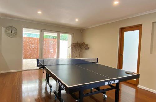 Glen Alpine House | Aussie Escape Poolside Comfort and Relaxation