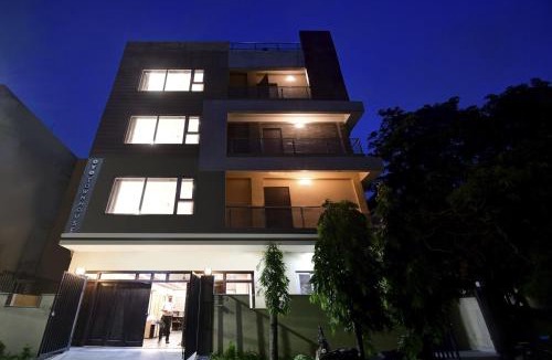 Sector II Hotel | Super Townhouse All In One