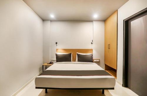 Baraula Hotel | Super Collection O Le Noida Hotel Near Sector 76 Metro Station