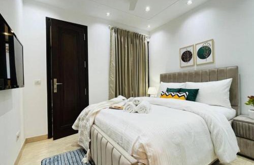 Safdarjung Enclave Apartment | BluO 4BHK Safdarjung Enclave - Lift & Balcony