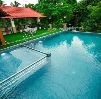 Irinjalakuda Hotel | Athirappilly Rainland Resort
