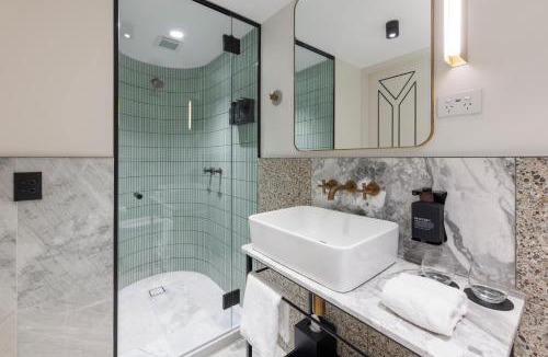 Surry Hills Hotel | 202 Elizabeth
