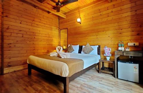 Saunta Vaddo Ski Chalet | La Vie Woods- couples/families only