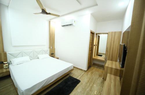 Agra House | Hotel Byke Ride - Walkable from Agra Cantt Railway Station
