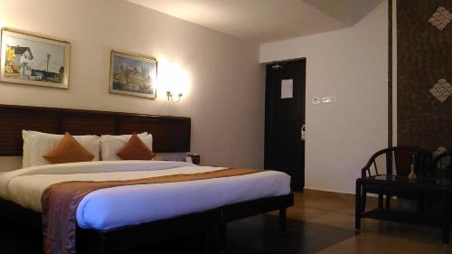 Ernakulam South Hotel | Yuvarani Residency