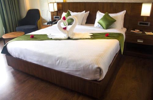 Nagampadam Hotel | Hotel Ceasar Palace Kottayam