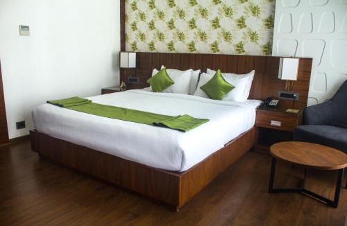 Nagampadam Hotel | Hotel Ceasar Palace Kottayam