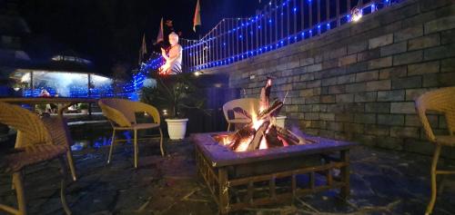 Fatehpur Hotel | Quartz Himalayan Brothers