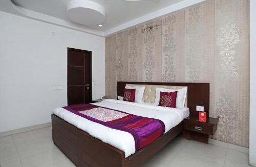 Udyog Vihar Hotel | Hotel Flora Inn