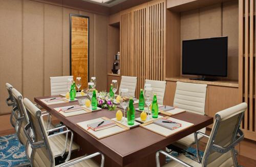 New Delhi Hotel | The Leela Ambience Convention Hotel Delhi