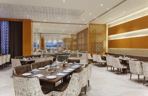 Jhansi Hotel | Nataraj Sarovar Portico