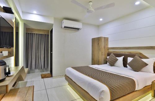 Sayajiganj Hotel | Hotel Pearl