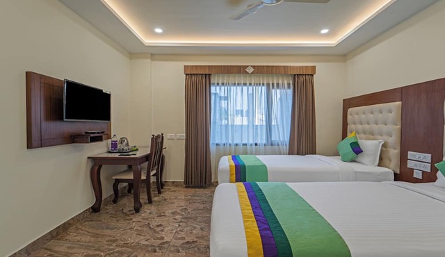 Treebo Aaravi Residency, 800 Mtrs From Promenade Beach
