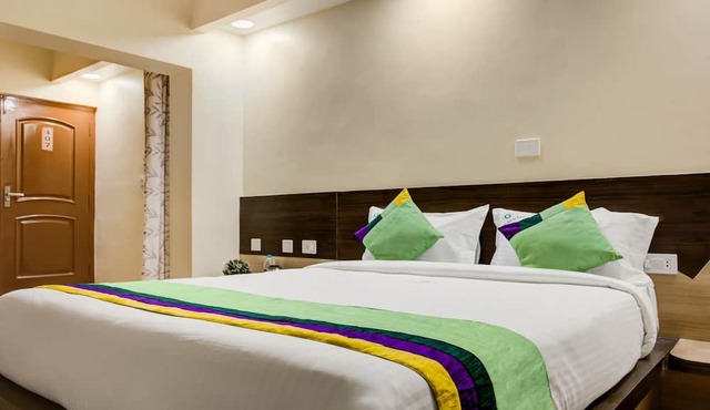 Treebo Golden Inn, 700 Mtrs From Promenade Beach