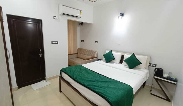Hotel Aman Residency