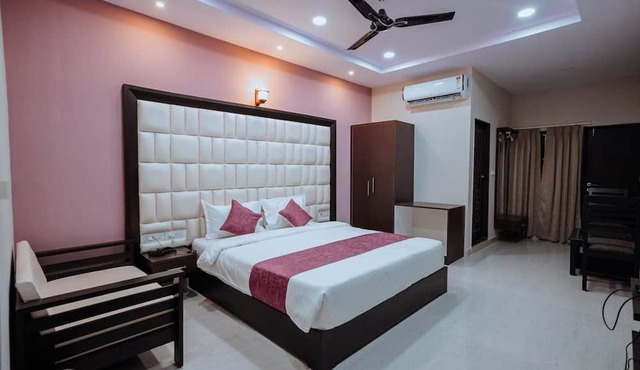 Bajaj's Karwan Inn