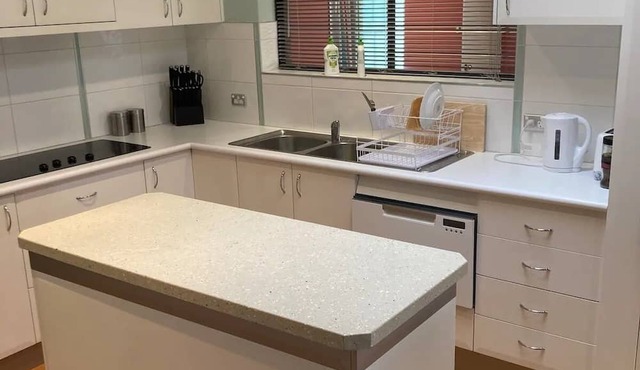 Riverside Restn3 Bedrooms, 8 Guests in Oaks Estate