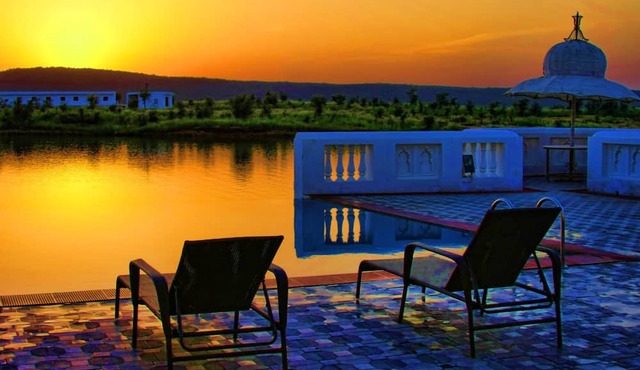 juSTa Lake Nahargarh Palace