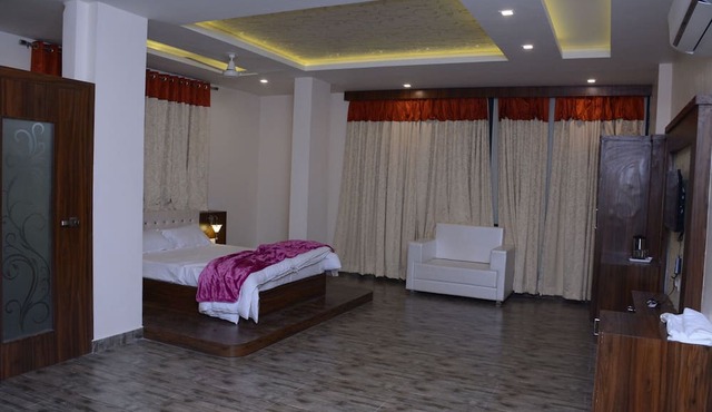 Hotel Khatana Palace